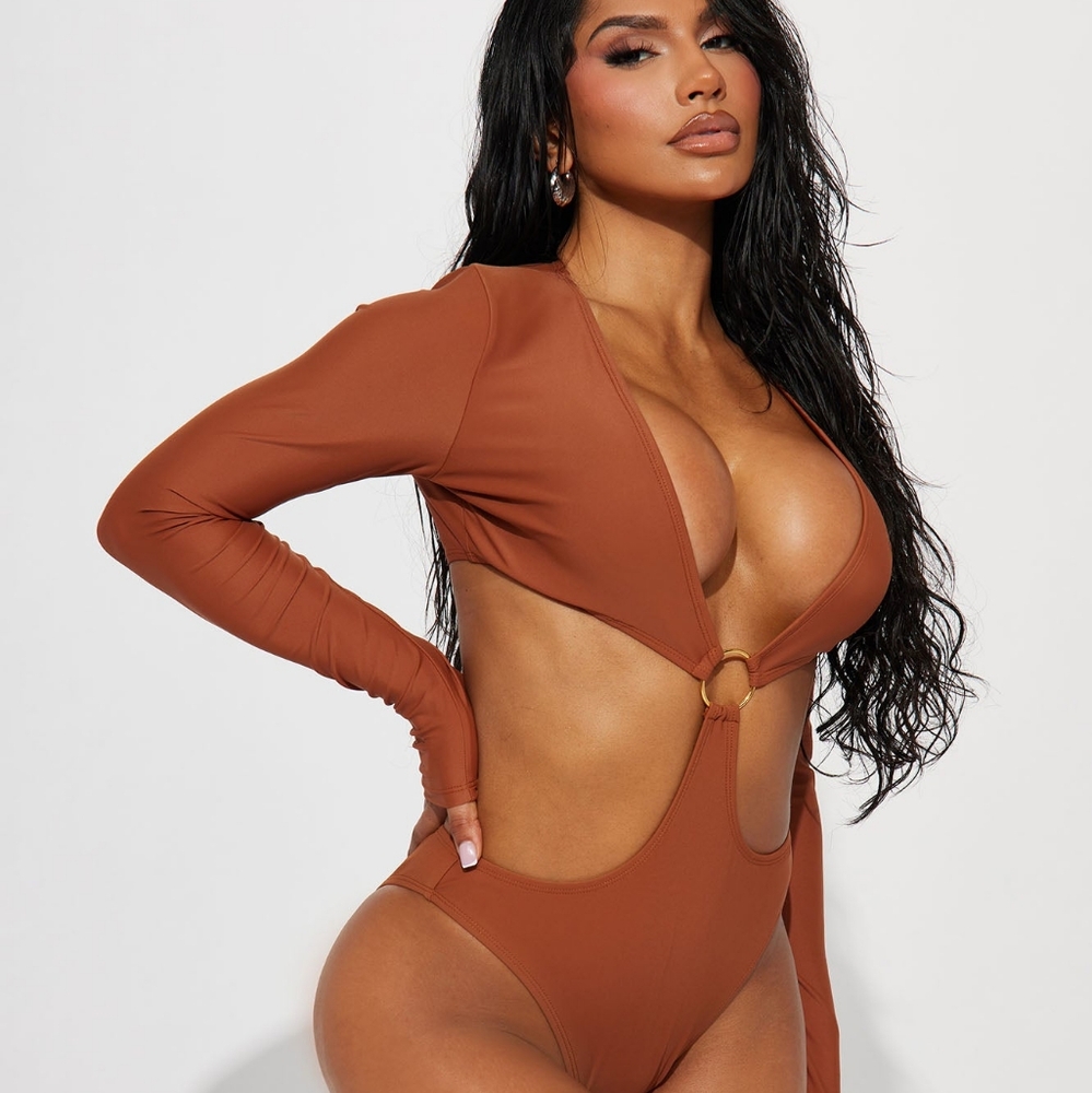 BNWT Fashion Nova Cut Out One piece Swimsuit - Picture 1 of 6